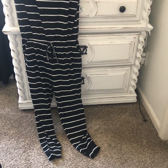 Black and white striped jumpsuit - Picture 2 of 4